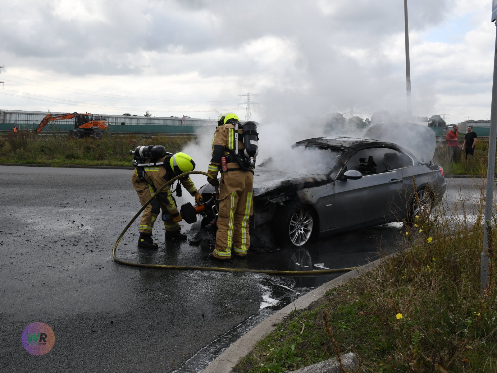 BMW verwoest door brand in Wateringen